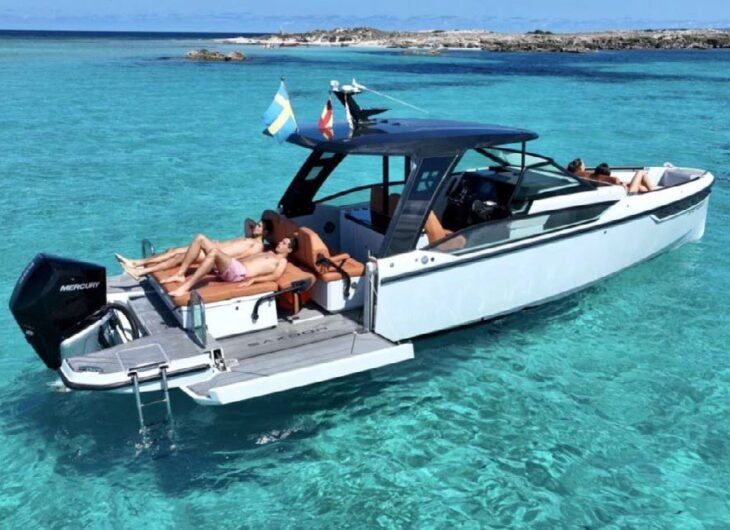 Saxdor 32 – Luxury Boat Charter in Ibiza
